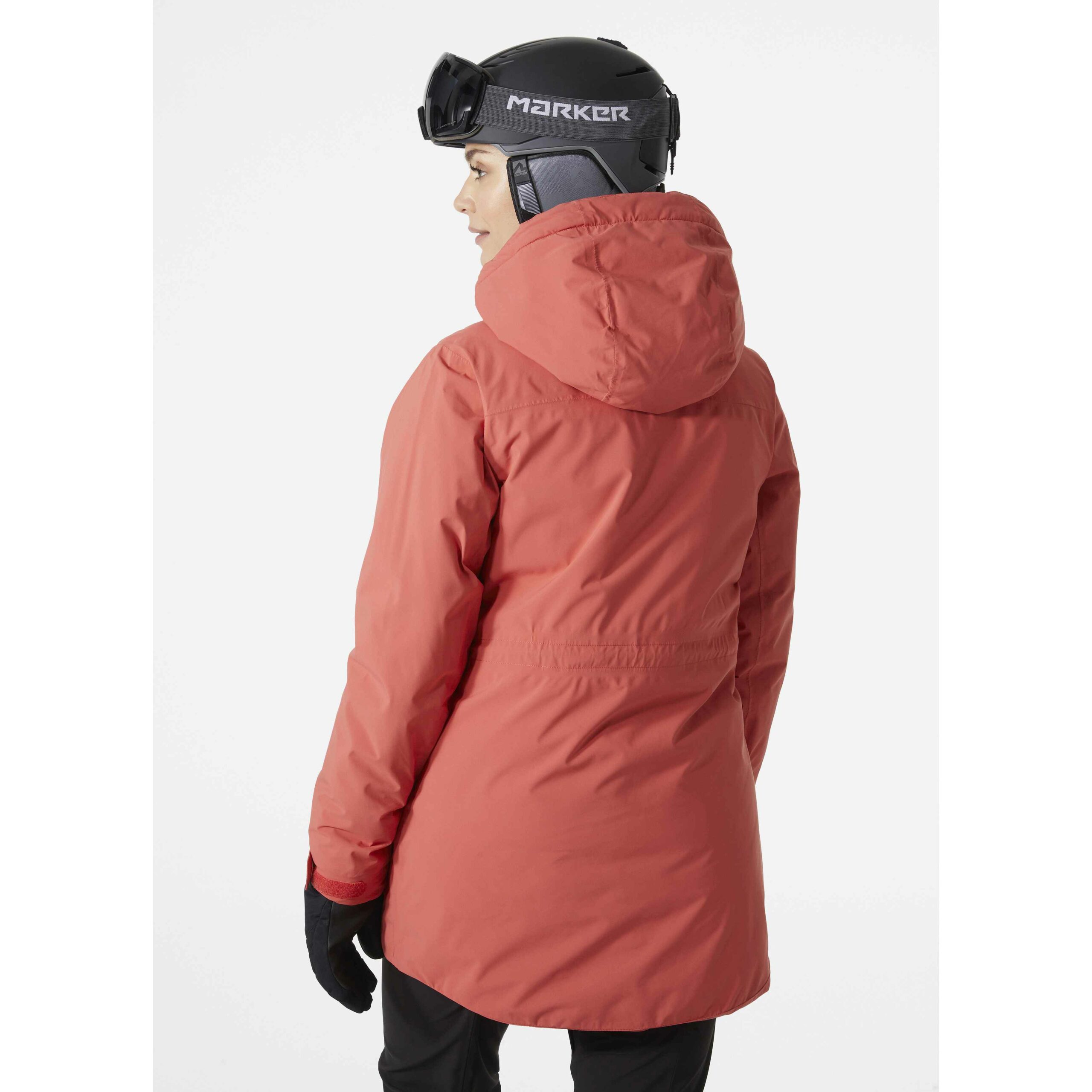 Nieve  La nueva colección Beloved Ski de Helly Hansen incorpora la Nora  Long Insulated Jacket, la chaqueta de esquí eco más cálida y resistente  para mujer - Plaza Deportiva